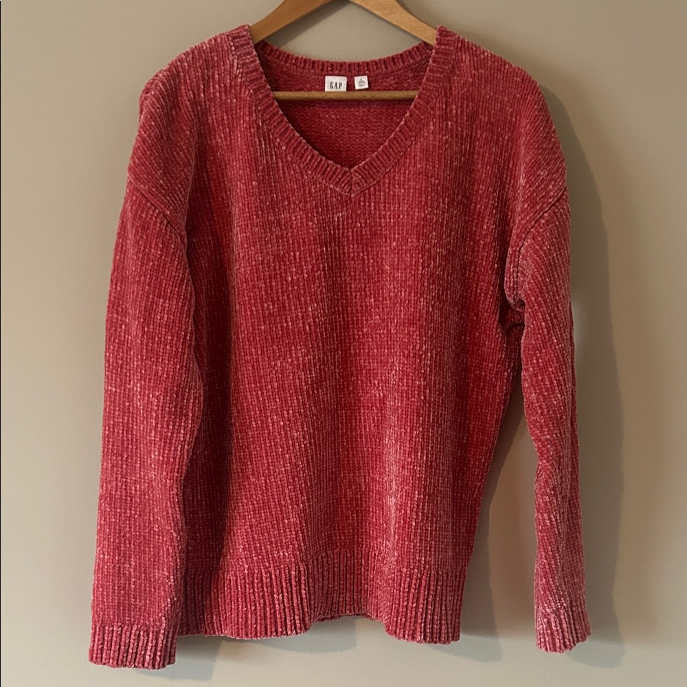 GAP Women's V-Neck Sweater in rose color